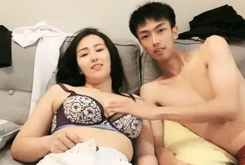 男人咬奶边做好爽免费视频