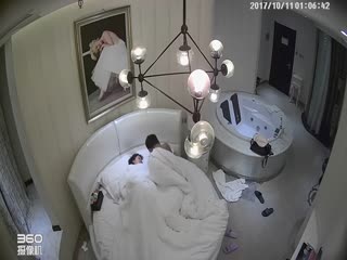 双乳被陌生人把玩挤出奶水