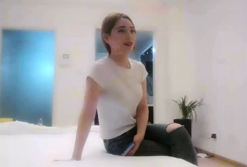 美女丝袜脚折磨男生裆部视频