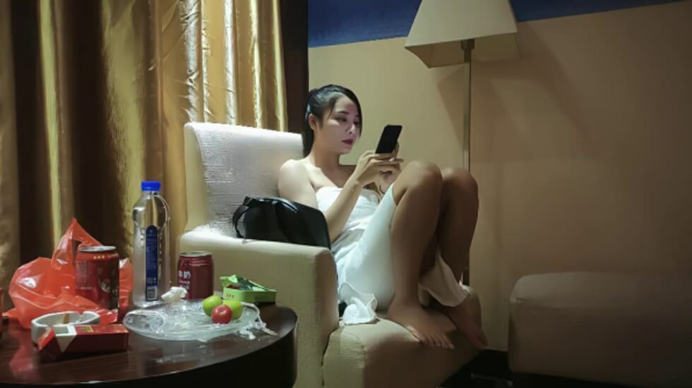 美女扣逼