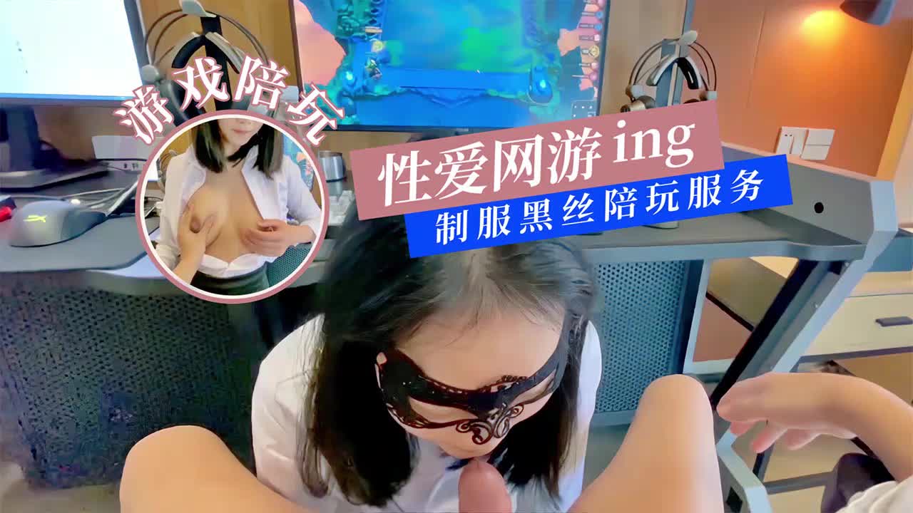 王爷扒开她的胸含着她的柔软视频