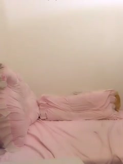 伸进她的小内裤里疯狂揉摸动漫