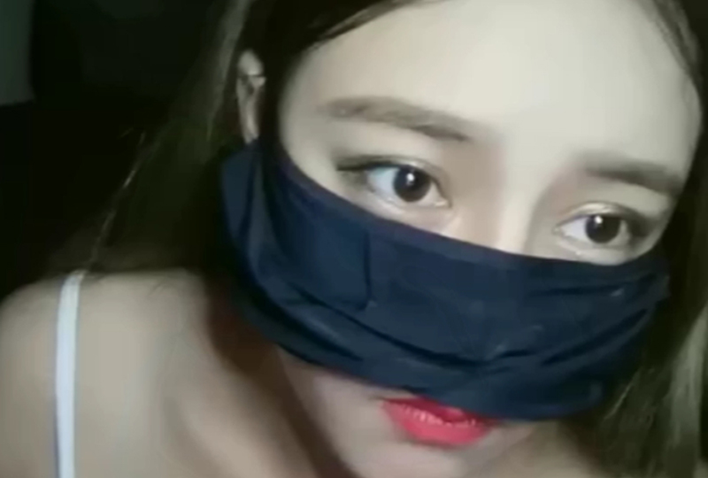 成 人 免 费 黄 色