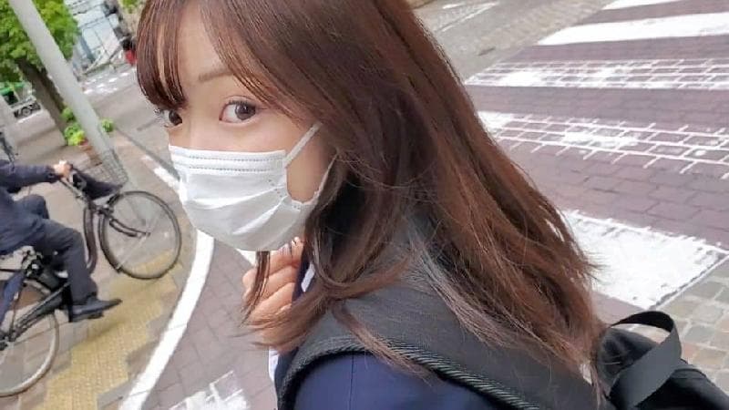 老妇女擦她下面毛茸茸的