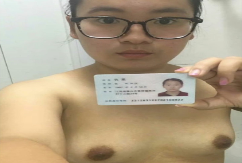 梦莹与翁公在厨房