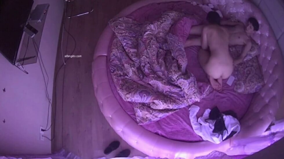 男吃女胸又摸又揉动态图
