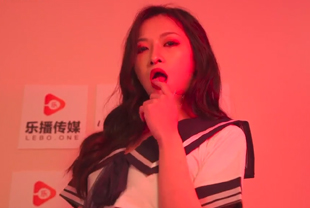 两个男生做酿酿酱酱的视频