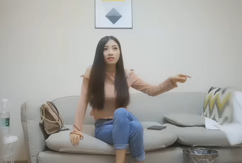 丰满岳的两腿间毛茸茸
