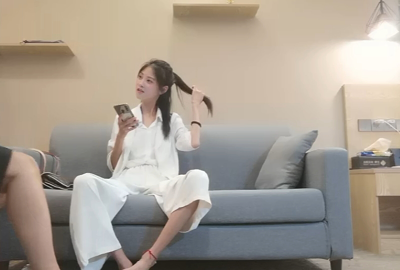 扒开屁股露出臀缝狠打小说