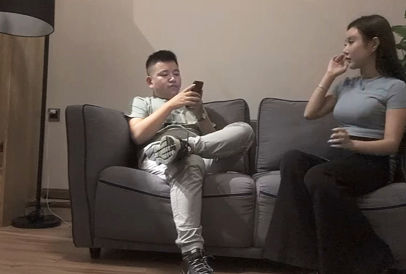 宝贝腿开大点我添添3p视频