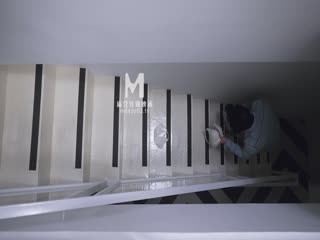 人妻含泪握住粗大借种