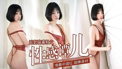 扒开她的乳罩狂摸她的胸
